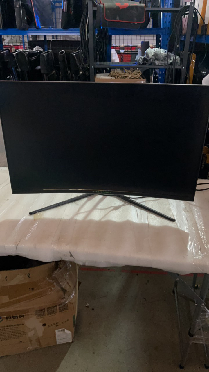 9新 TITAN ARMY/泰坦军团 灰尘微透光32寸1K144HZ高刷电竞显示器
