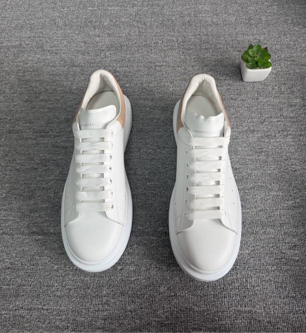 99新 Alexander McQueen/亚历山大·麦昆 小白鞋 44 没盒 皮质小瑕