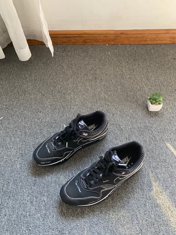 max97黑手稿 44码 原盒 好成色 磨损小 1099运动鞋时尚