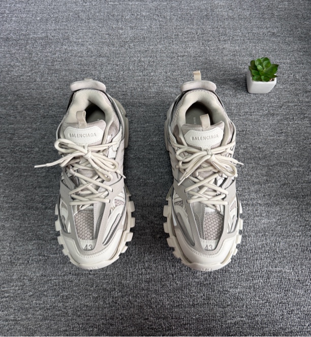 巴黎世家track 白棕 43码 原盒 充新 时尚复古潮流