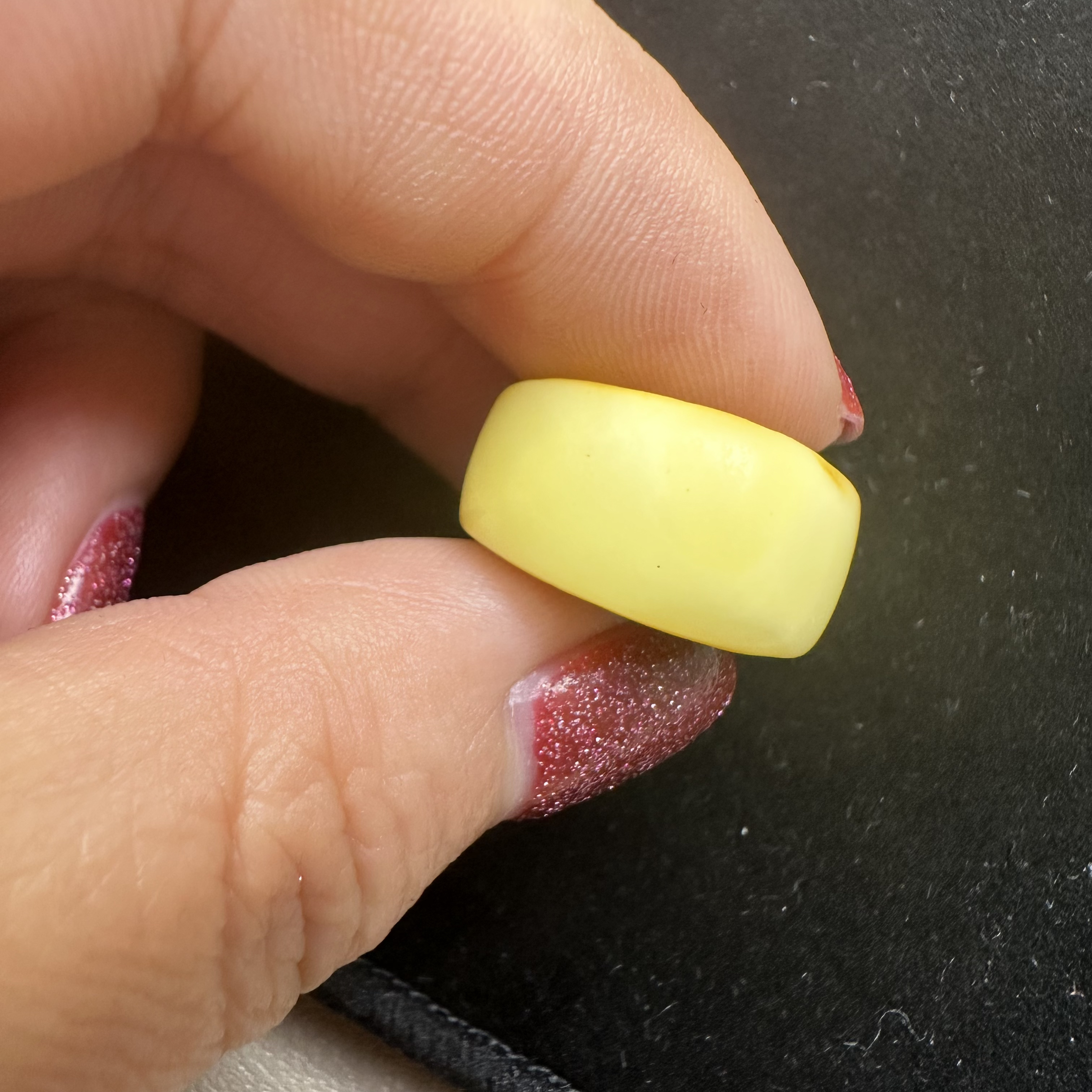 西亚正圆满石膏老蜜蜡饼子，重2.11g，爆嫩芝士色