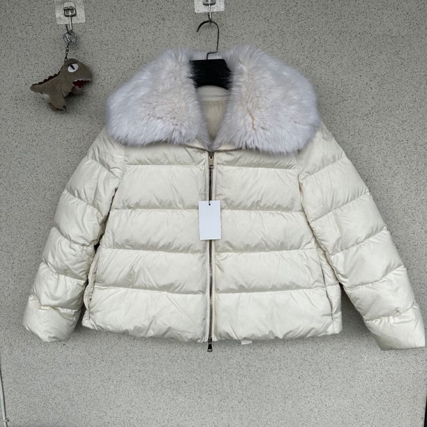99新 Moncler高价款 徽标羽绒服 仙女款 3码  就穿货1次