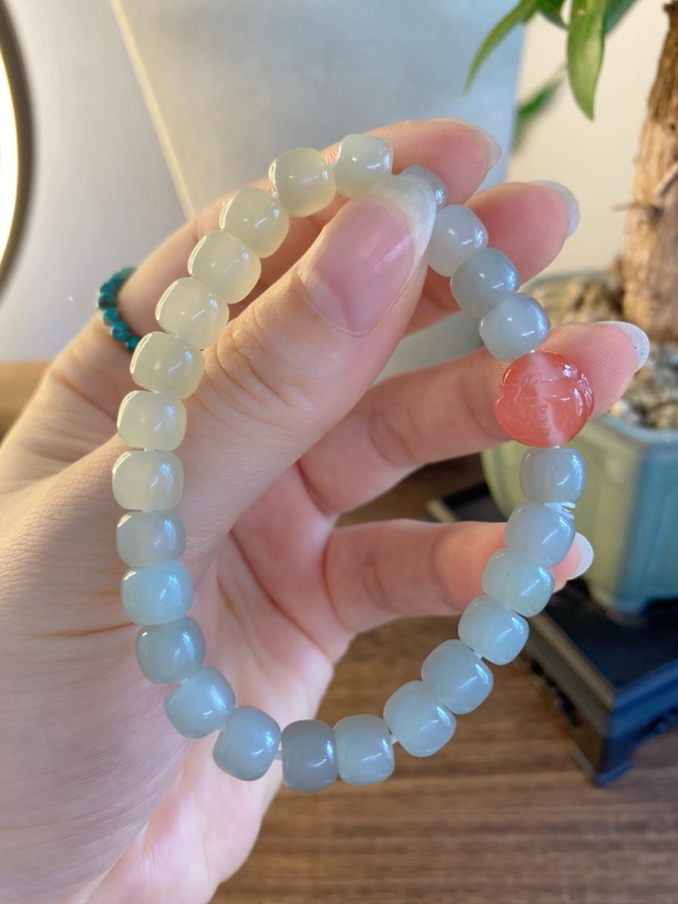 和田玉晴水手串，搭配天然南红