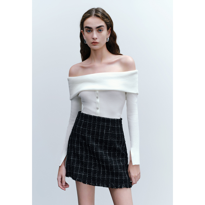 UR春季新款女装纯欲风白色露肩坑条纹紧身针织衫UWG932003