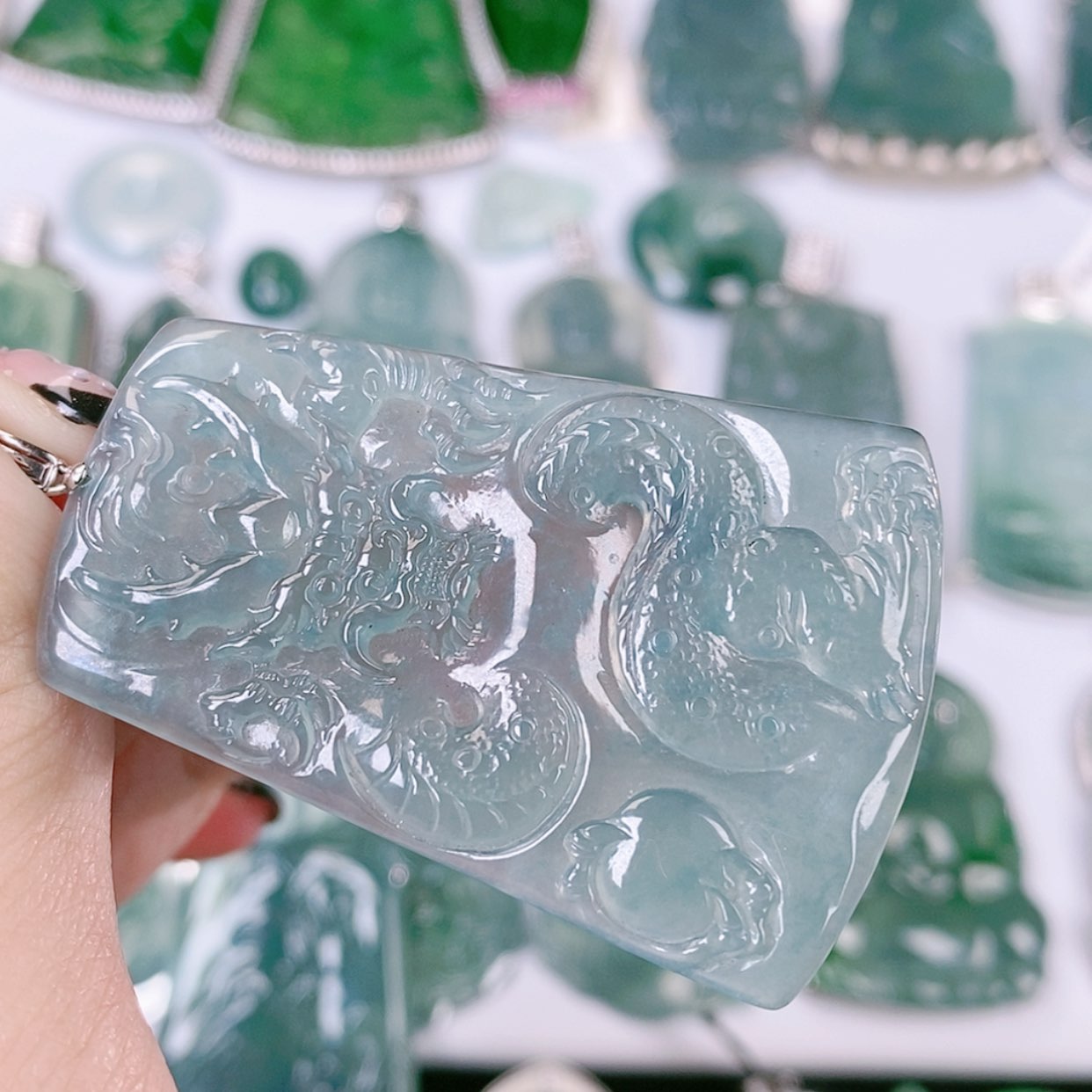 【闪购商品】翡翠颈饰18K金镶嵌B****n