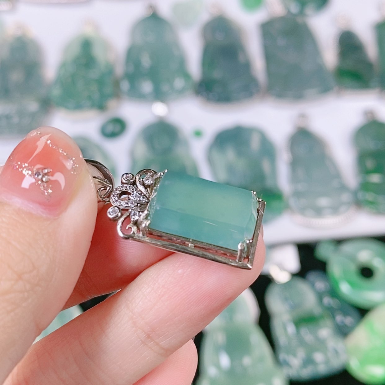 【闪购商品】翡翠颈饰未镶嵌