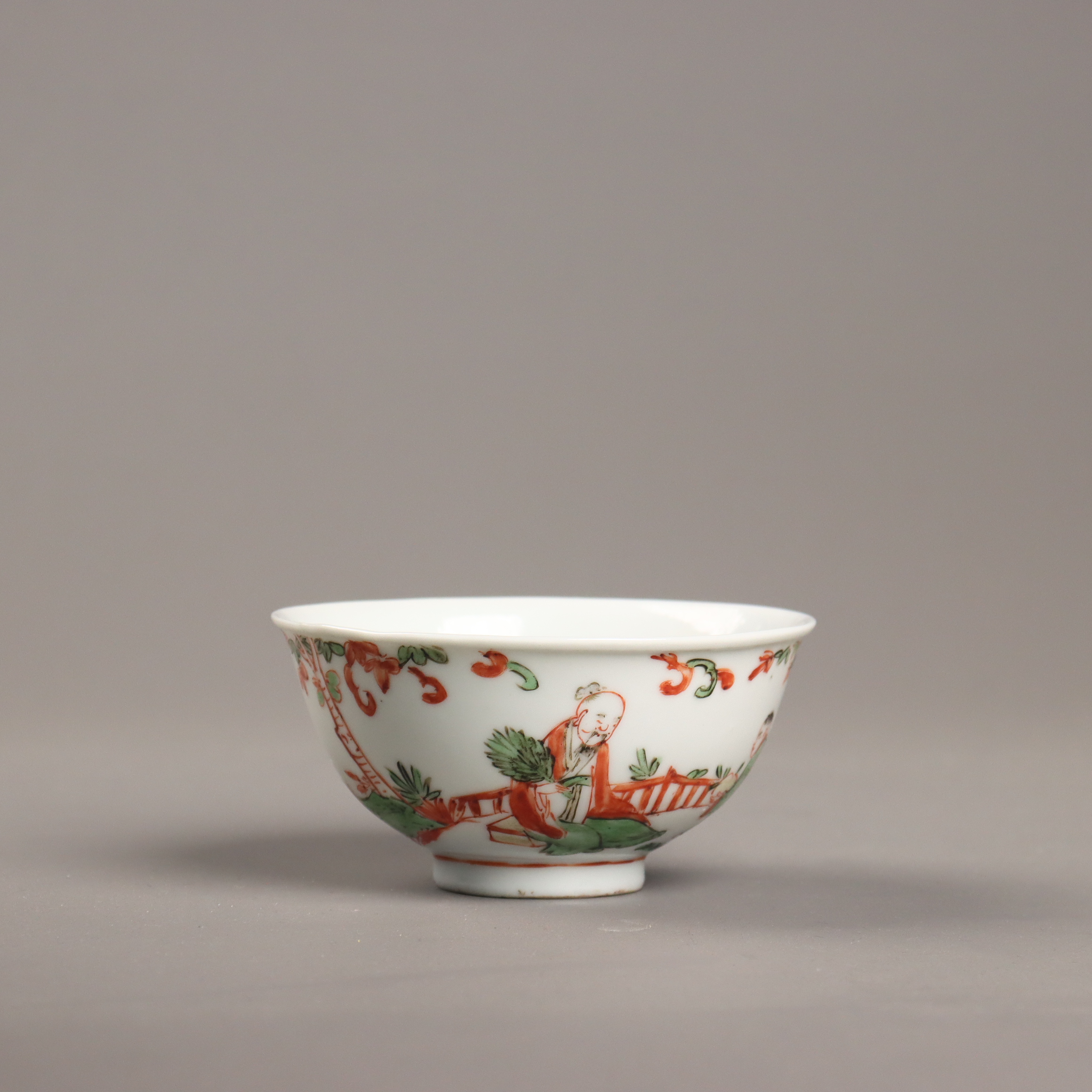 【清康熙】五彩人物故事图茶园（直径9.2cm）