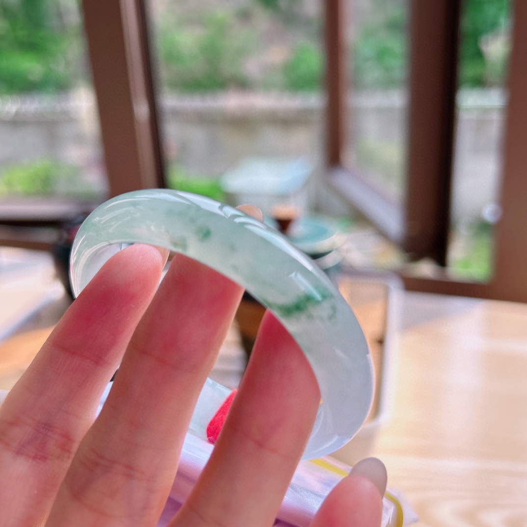 贵妃 尺寸：55-12.2-7.8-46.6手镯