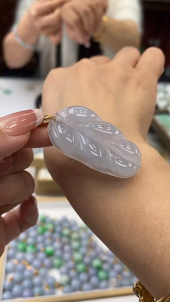 【闪购商品】翡翠颈饰18K金镶嵌叶子