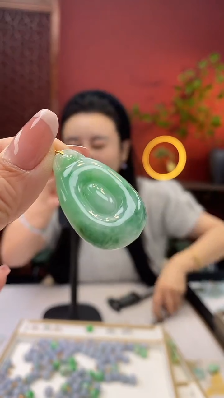 【闪购商品】翡翠颈饰18K金镶嵌福贝