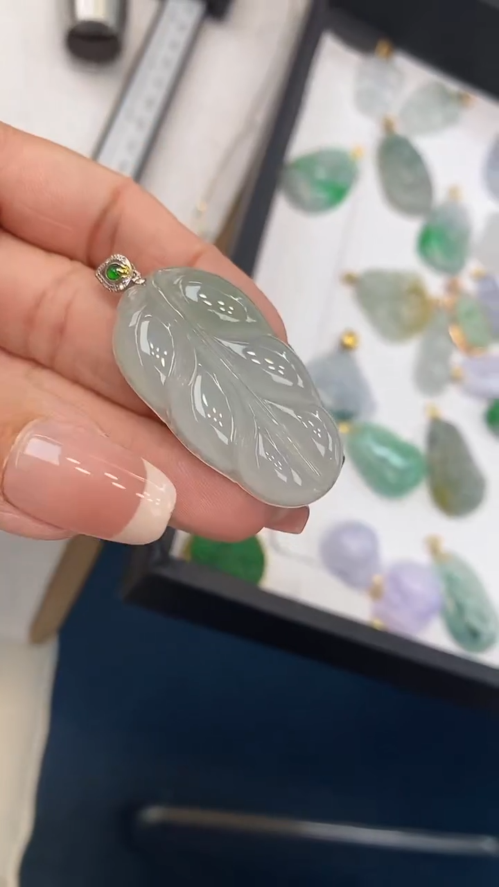 【闪购商品】翡翠颈饰18K金镶嵌叶子