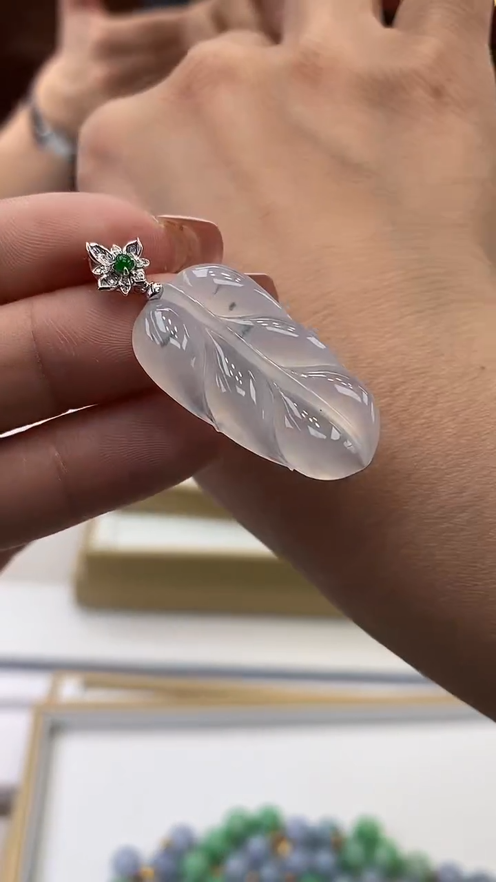 【闪购商品】翡翠颈饰18K金镶嵌叶子
