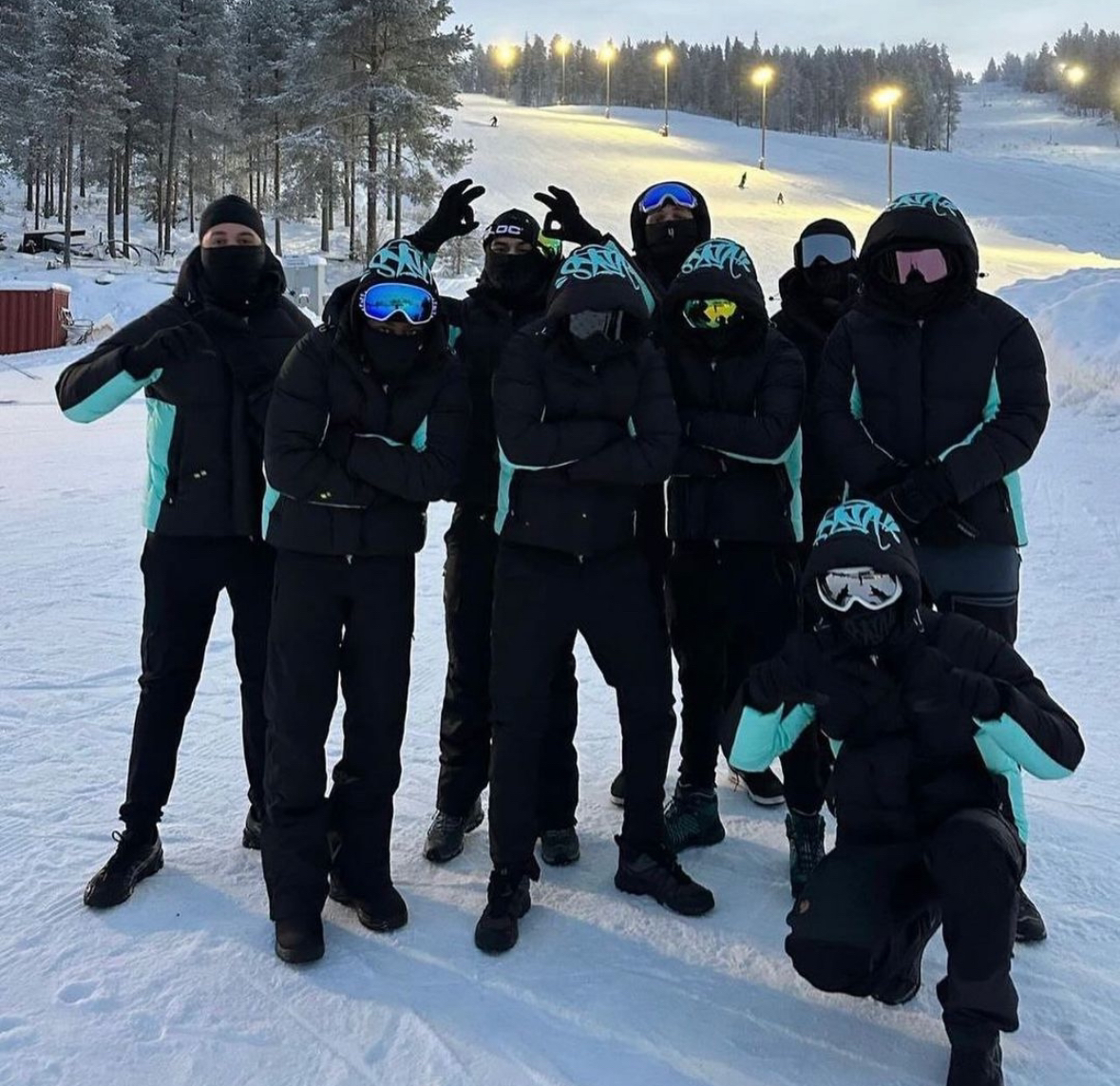 Syna-World-90绒7D高密尼龙面料冬季保暖夹克帽顶印花帽子可拆卸