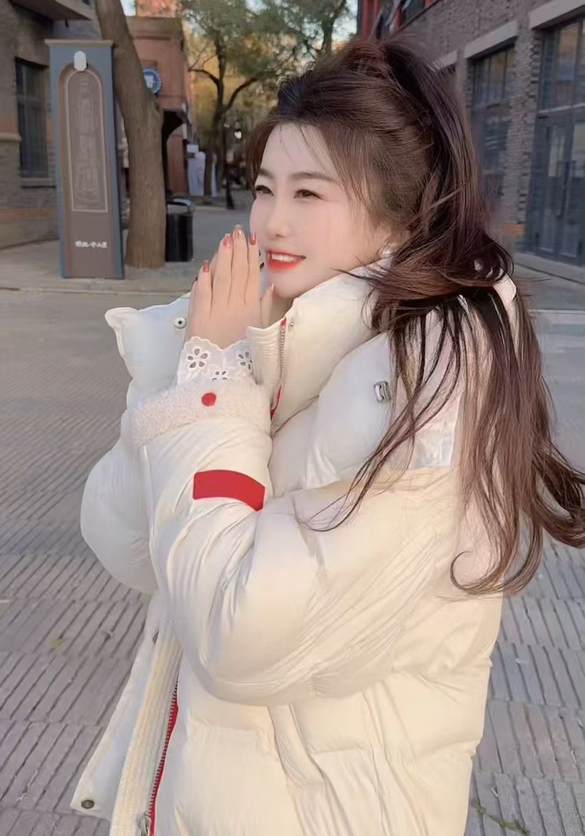 『 暖系拼接F』新款简约设计款百搭时尚款休闲羽绒服9019