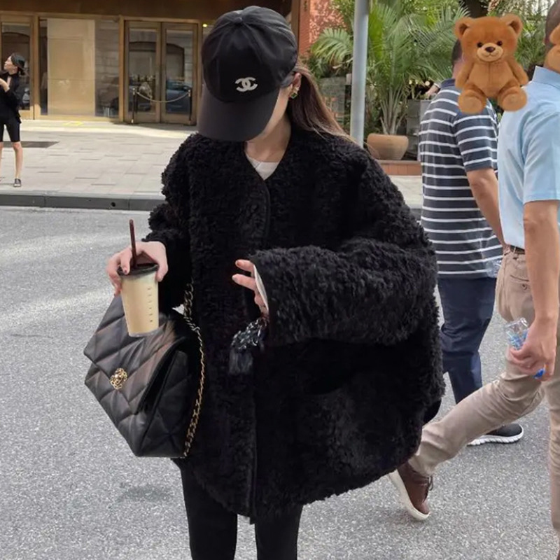 黑色羊羔毛短外套女羊羔绒2023新款爆款秋冬季高级感超好看小个子