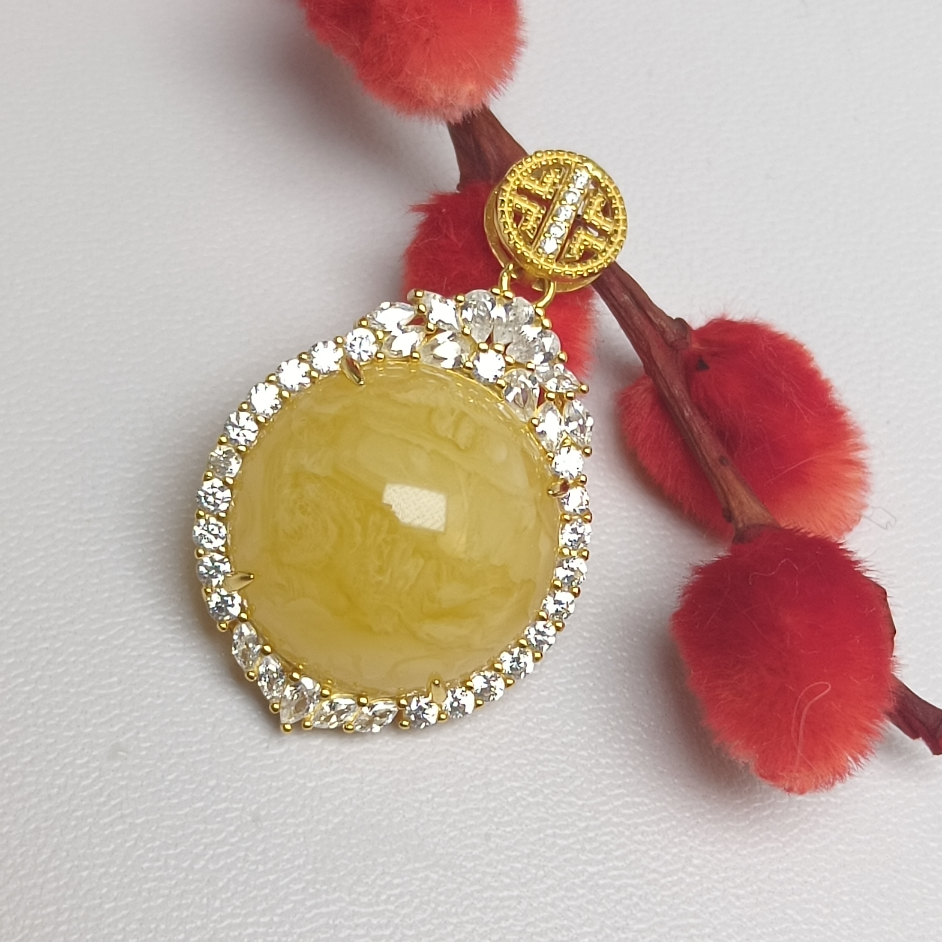 蜜蜡镶嵌吊坠～满蜡妖花镶嵌s925镶钻款金色银托（蜜蜡尺寸18）