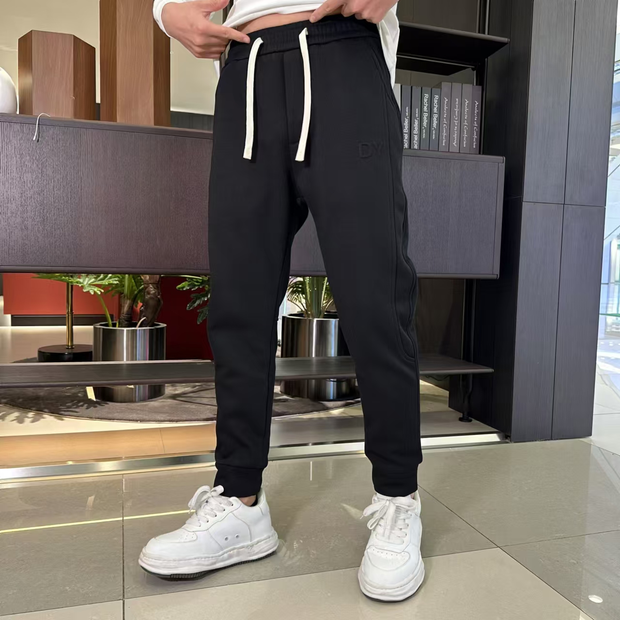 2025冬季新款精品加绒男士小脚卫裤百搭束脚休闲时尚修身显瘦男裤