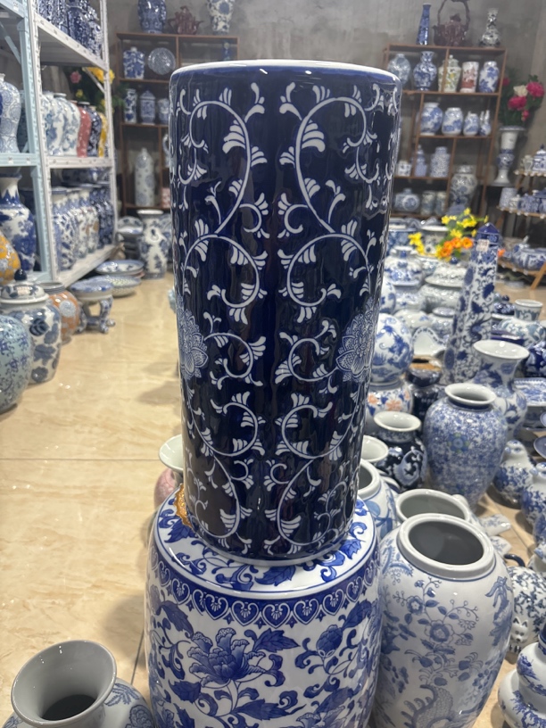 陶瓷青花剑桶摆件花瓶摆件