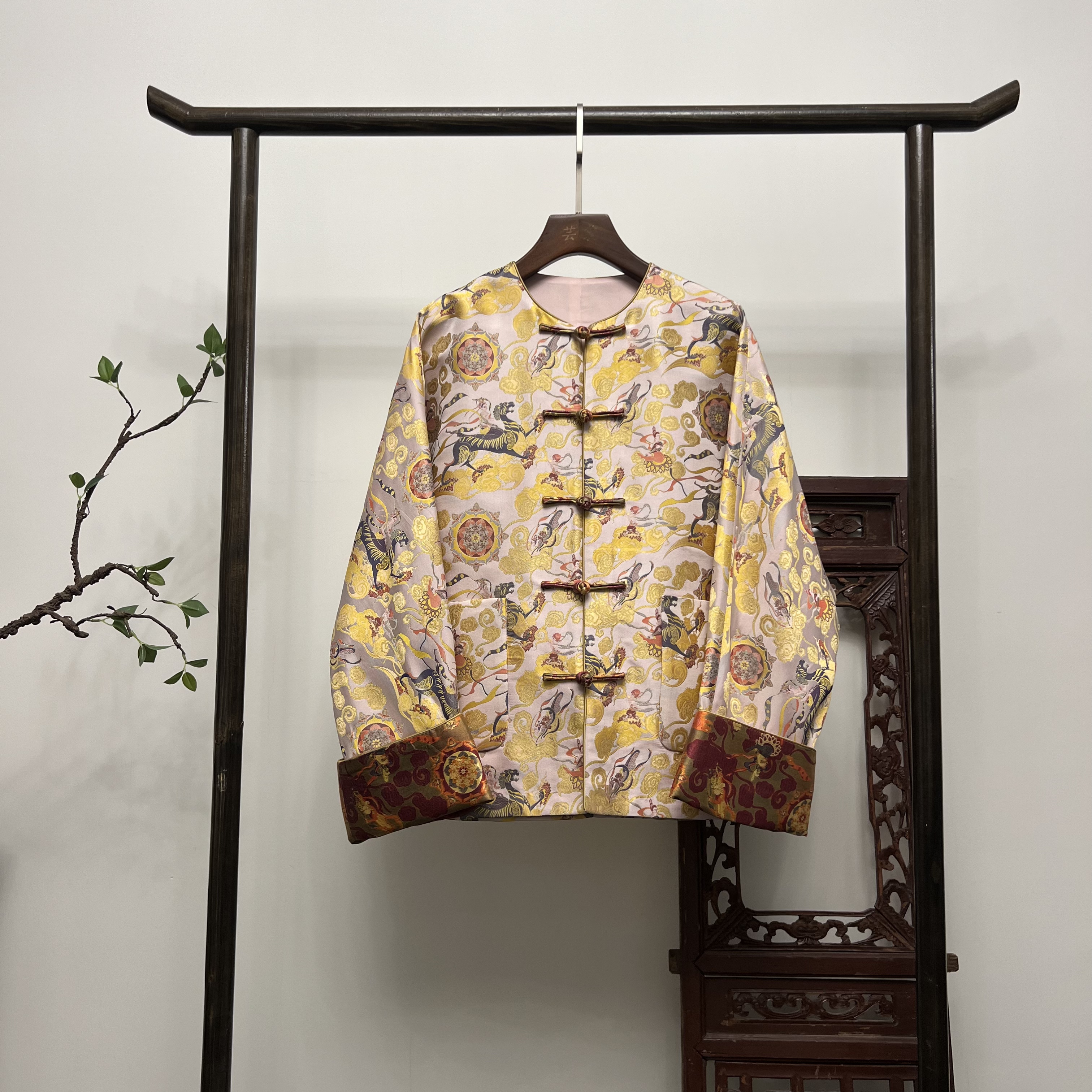 【陆美英乘虎飞天】正品五重纬宋锦外套W50147