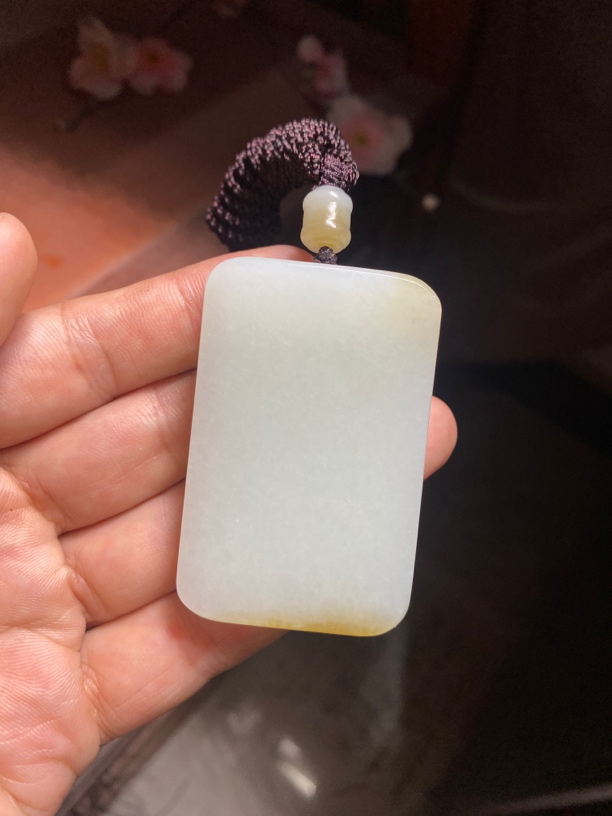 小四六无事牌吊坠天然原矿和田玉糖白玉绝美飘糖色结构紧密油润