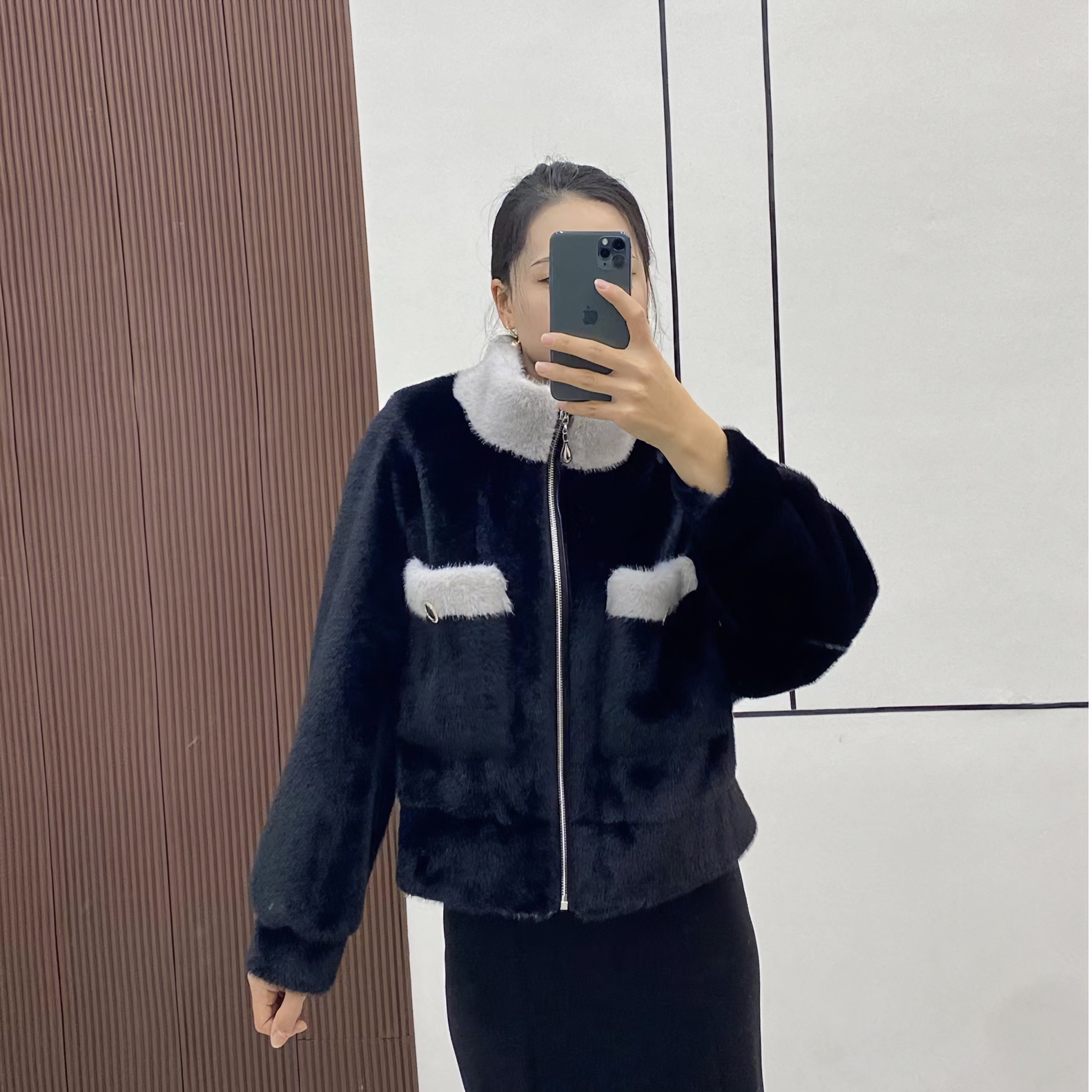 03 秋冬轻奢设计师百搭气质短款上衣女外套皮毛一体女款时尚冬季