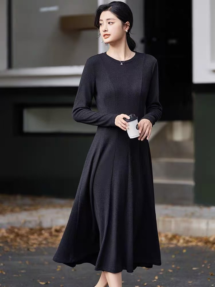 米思阳2025秋冬季款简约赫本风小黑裙显瘦内搭打底裙5Y24DL2059