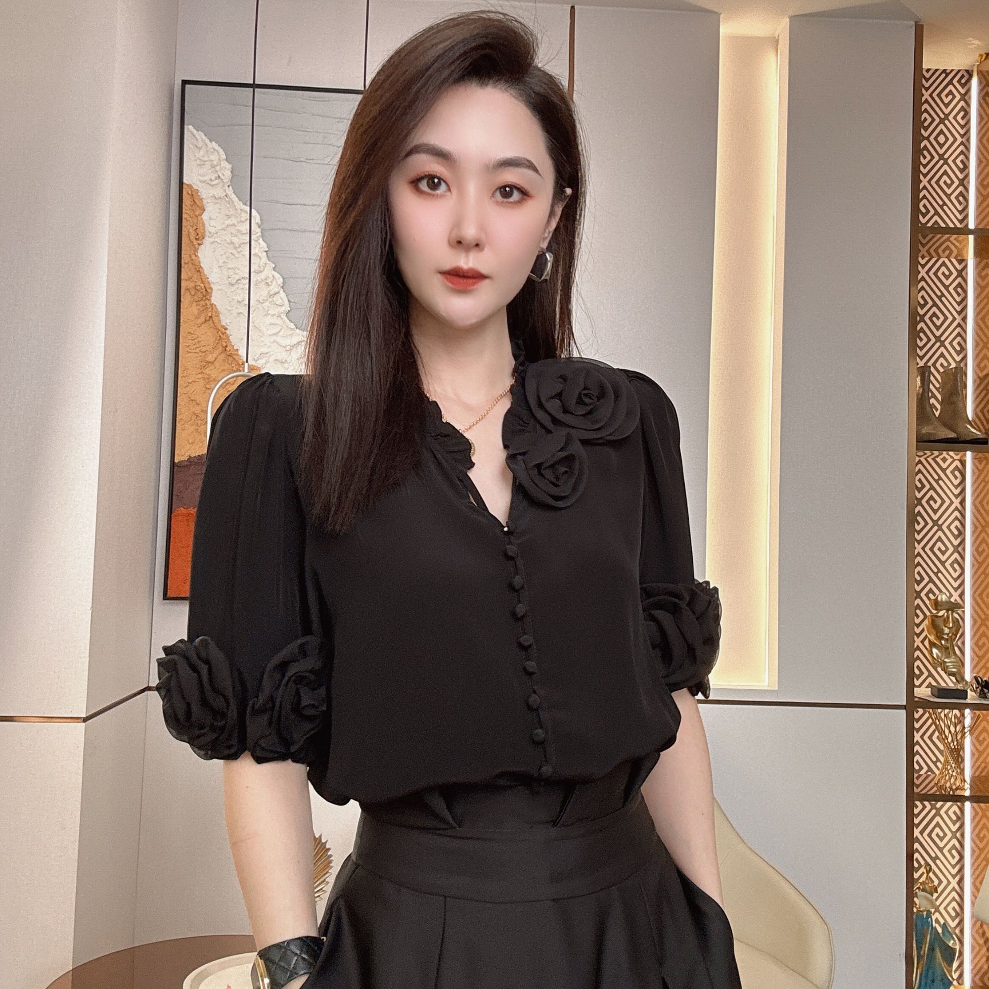 慕兰繁浮夏季新款时尚气质百搭V领花摇纱立体花朵衬衫XM-69162