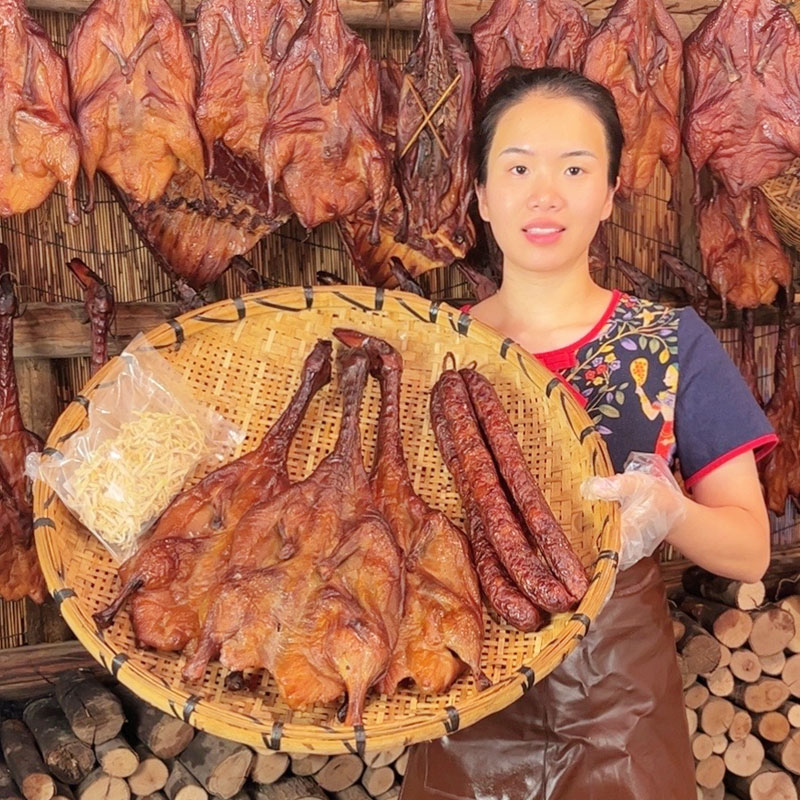 腊鸭子3只+纯肉麻辣肠400g+1包萝卜干