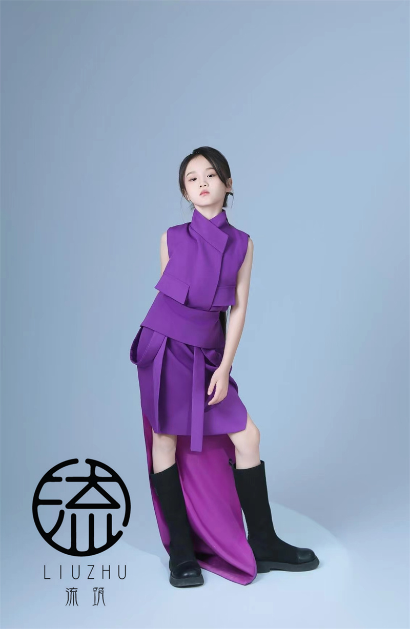 出售新款儿童高端走秀潮服礼服紫色女童星光游乐园主题个性走秀款