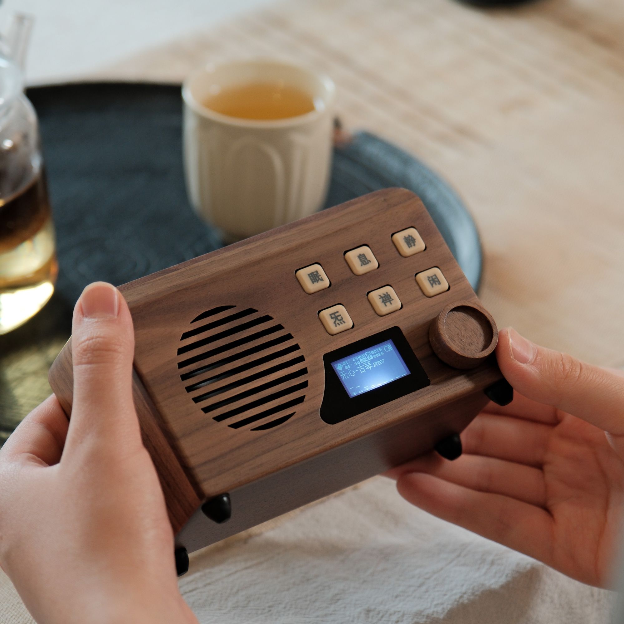 胡桃木禅韵品茶静心小音箱+2017年熟茶饼 又醒春风100g