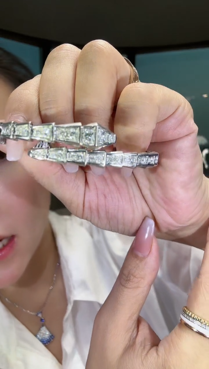 【闪购商品】钻石手镯18K金镶嵌蛇