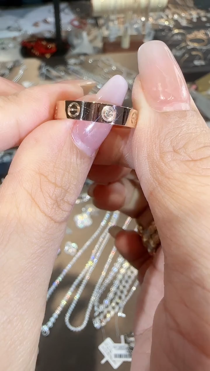 【闪购商品】钻石戒指18K金镶嵌love一钻戒指