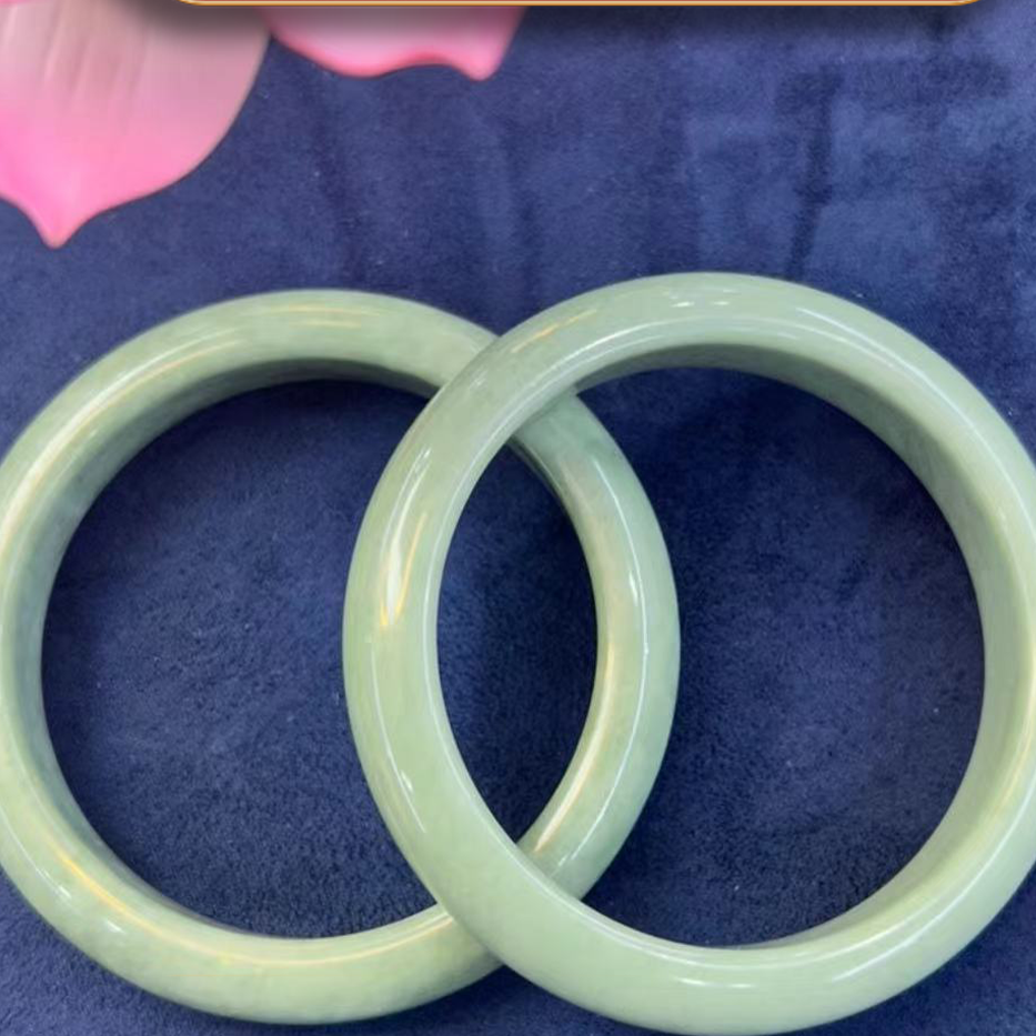 20349-高级精美时尚豆绿手镯一条（多样性发其一）