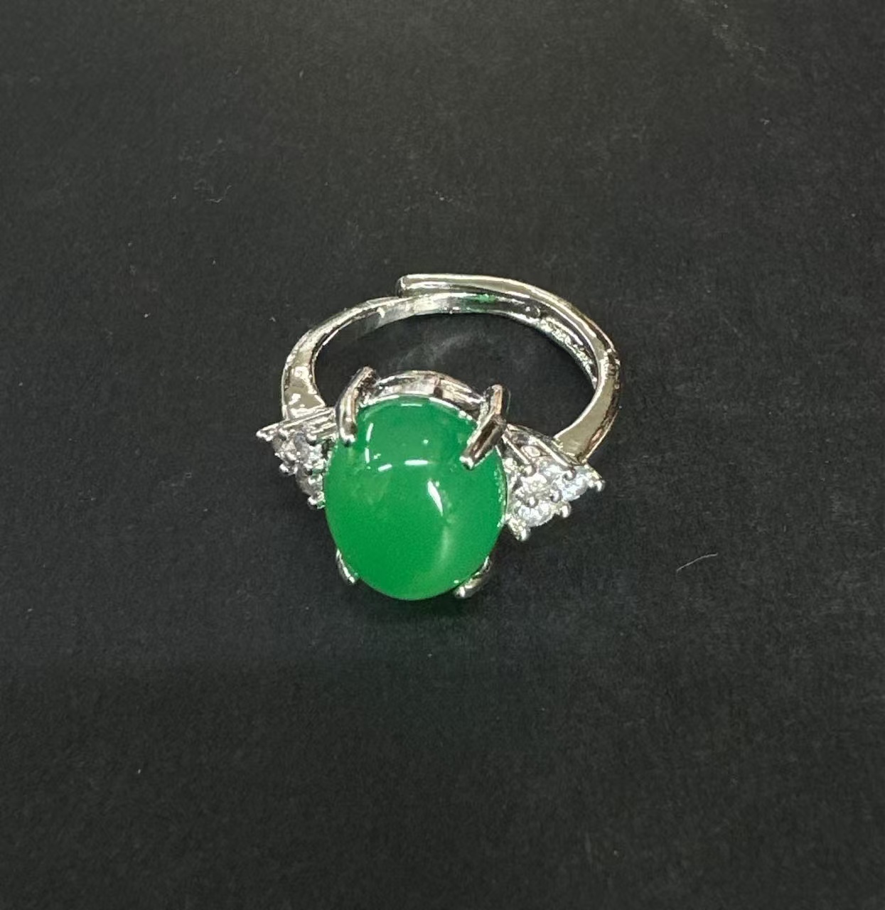 绿玛瑙戒指一个-17583