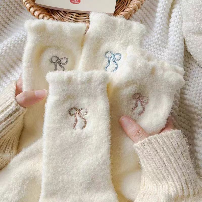 秋冬款女生中筒袜纯色蝴蝶水貂绒保暖长袜加绒加厚百搭月子堆堆袜