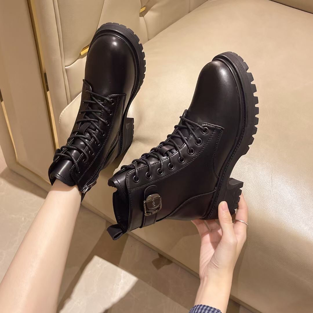 新款马丁短靴脚感舒适，时尚潮流