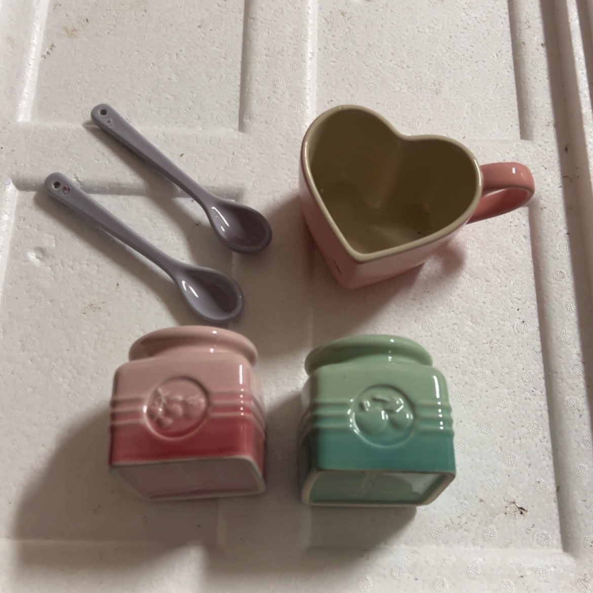 【闪购商品】陶瓷碗瑕疵勺子2个+爱心杯+小罐子2个
