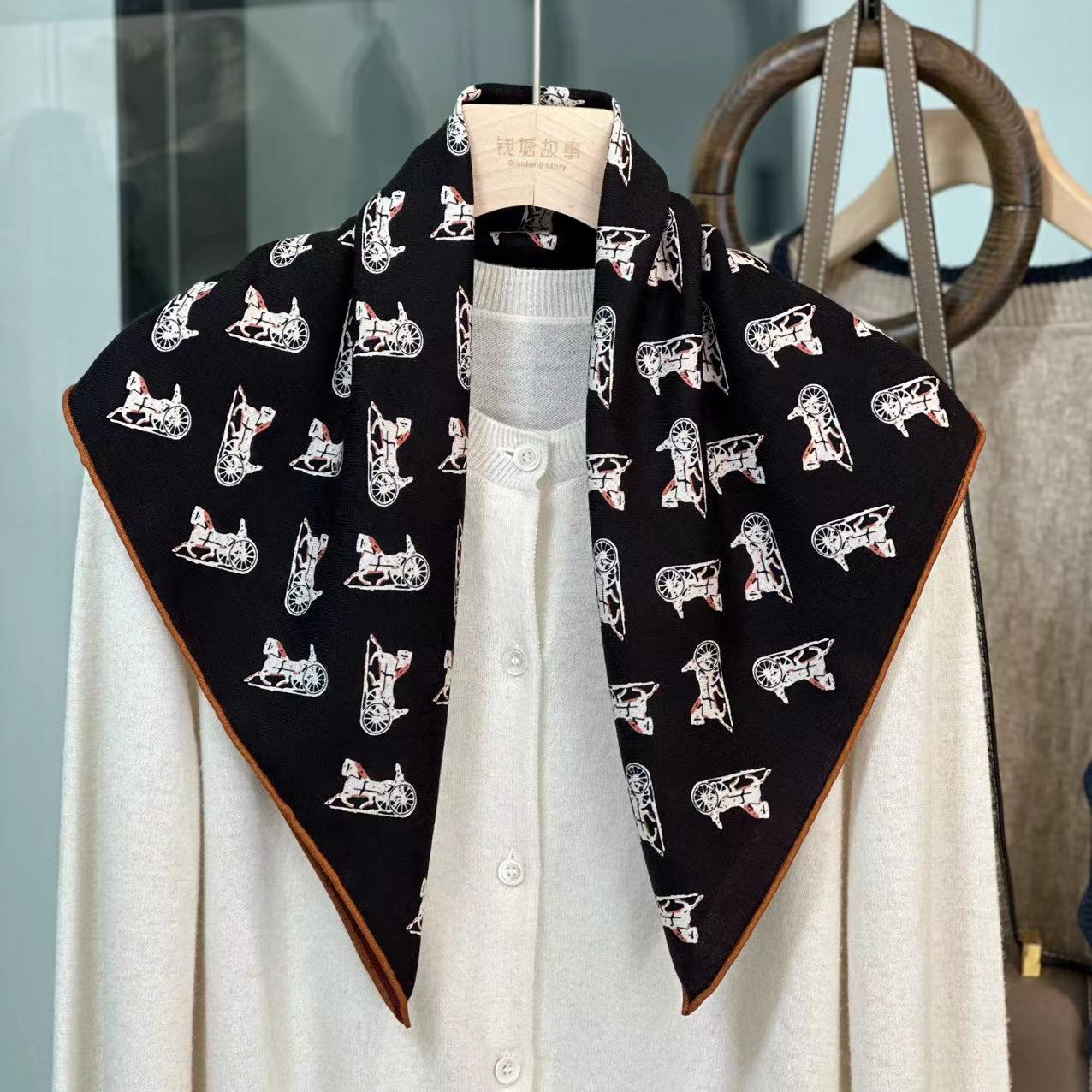 Qiantang Story/钱塘故事70丝毛-黑红马车围巾65*65cm