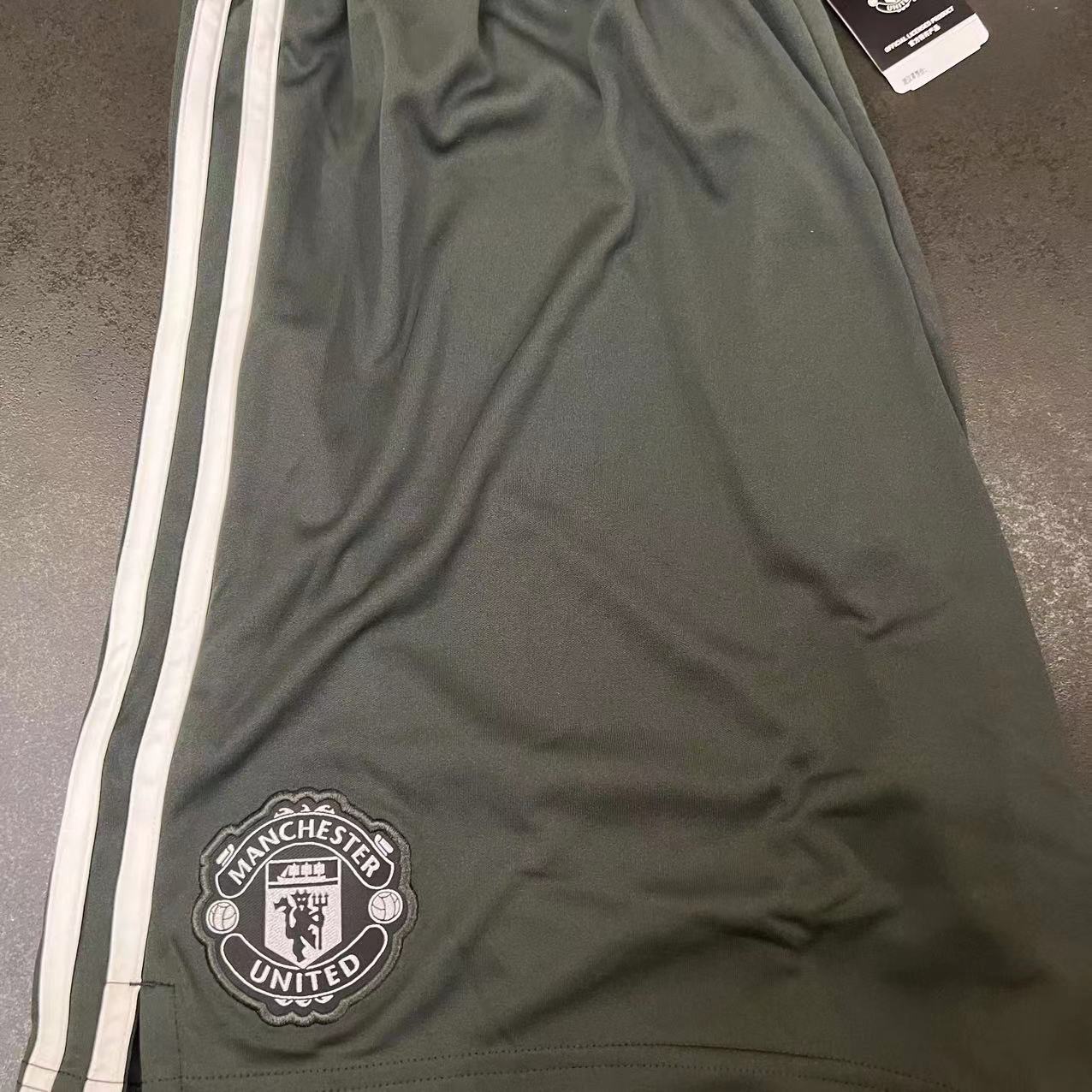 曼联直播 | FM1799  黑色条纹短裤