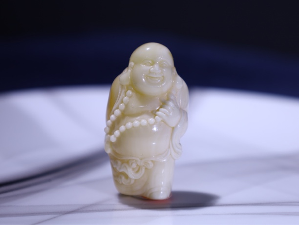 【弥勒佛天然蜜蜡俄料金白蜡规格：39.4x21x15.4mm重：7.1g