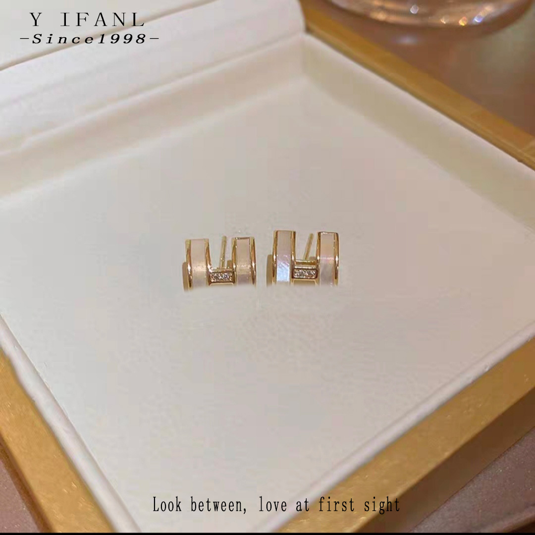 铜合金耳饰 3049字母锆石气质耳钉