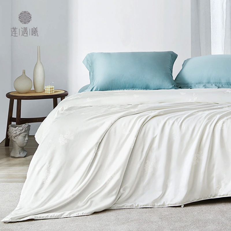 轻盈入梦，温柔以待四季款100桑蚕丝莲遇曦冬被蚕丝被1.5米*2米