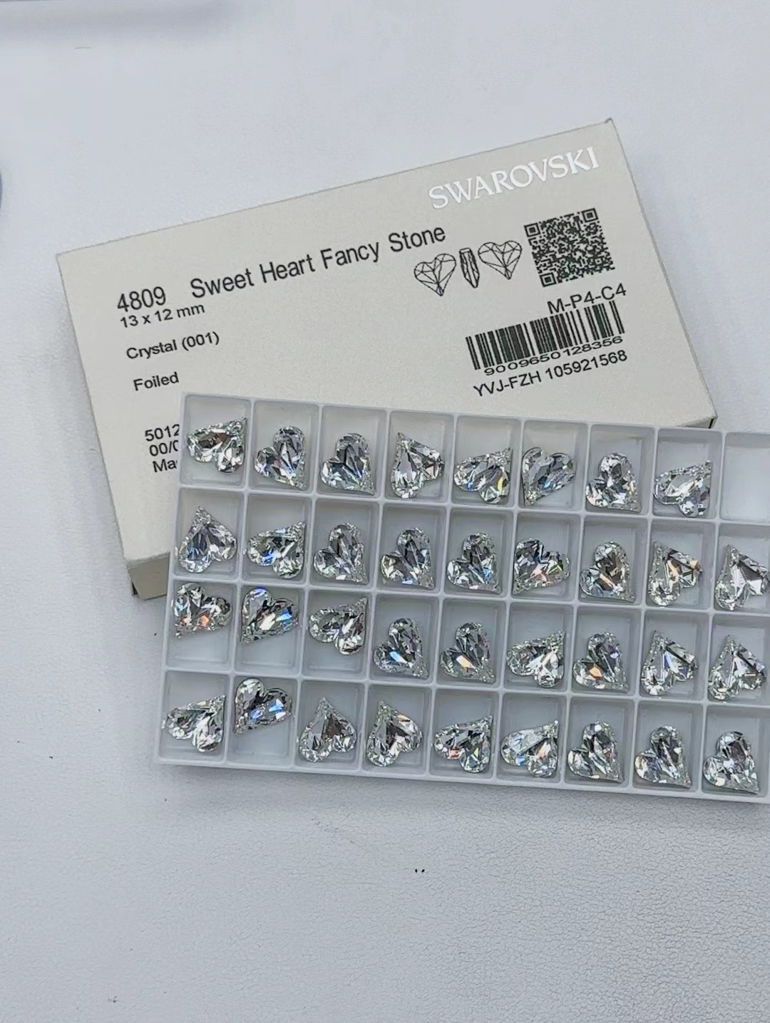 奥地利正品华子  白色 歪心 华子 4809《13*12mm》福利款美甲钻