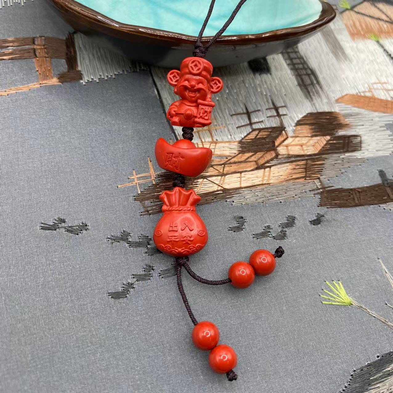 含辰砂工艺品高含量朱砂红砂设计款财神手机挂