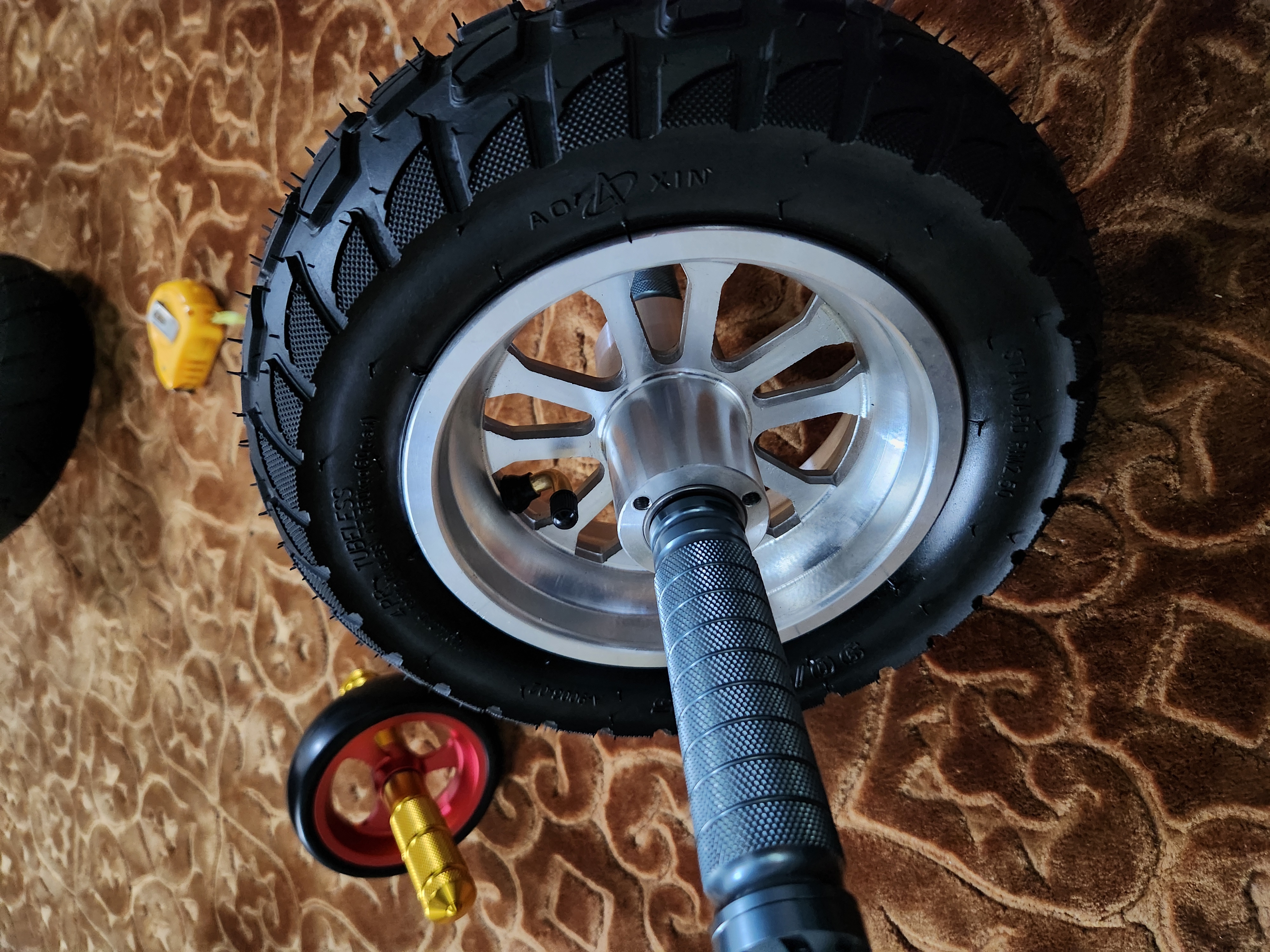 健腹轮，真轮胎铝合金轮毂，真空胎，直径280毫米，290毫米两种，