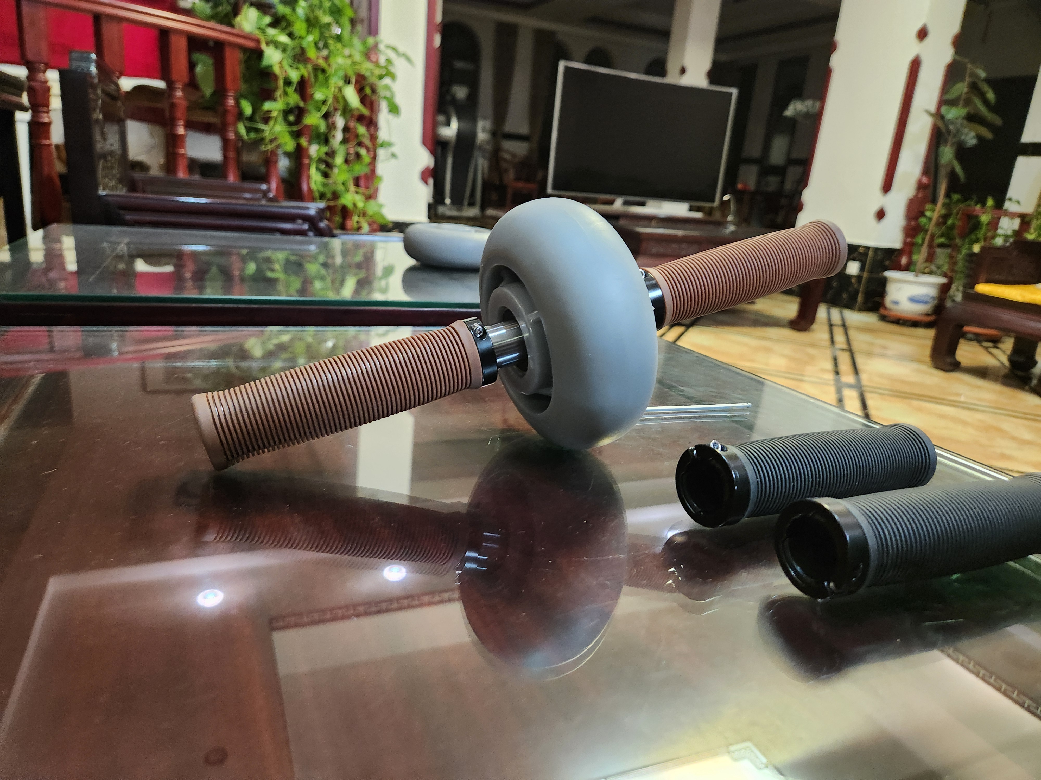 健腹轮，五寸125毫米直径，手柄全长355毫米，另赠一对黑色把套，