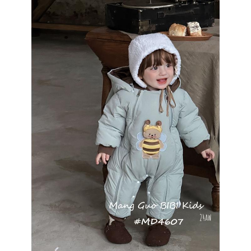 婴儿羽绒服冬季加厚男女宝宝连体衣新生儿外出抱衣卡通小蜜蜂加绒