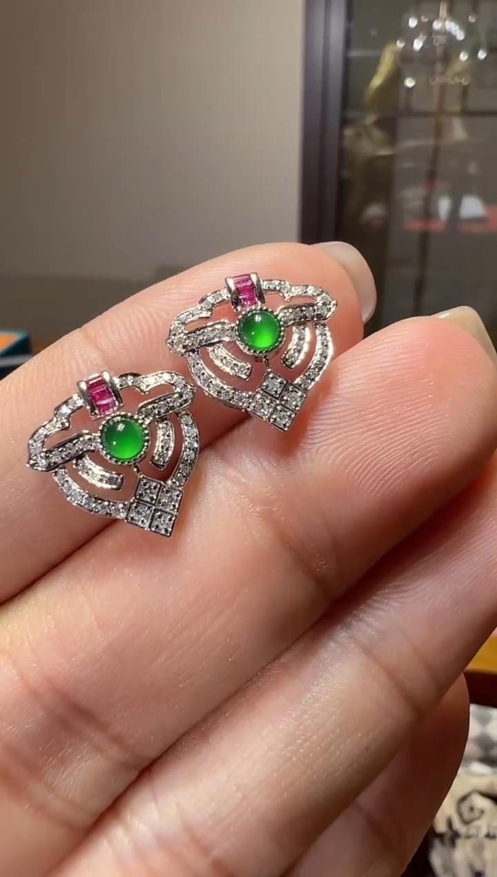 【闪购商品】翡翠耳饰18K金镶嵌蛋面