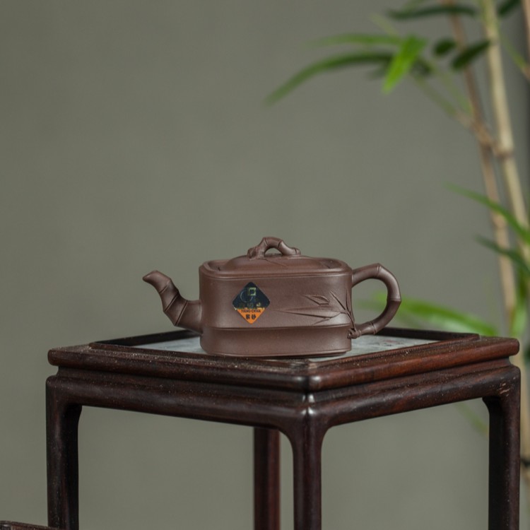 官窑紫砂一厂80年代白标期-紫小四方竹段壶 130cc