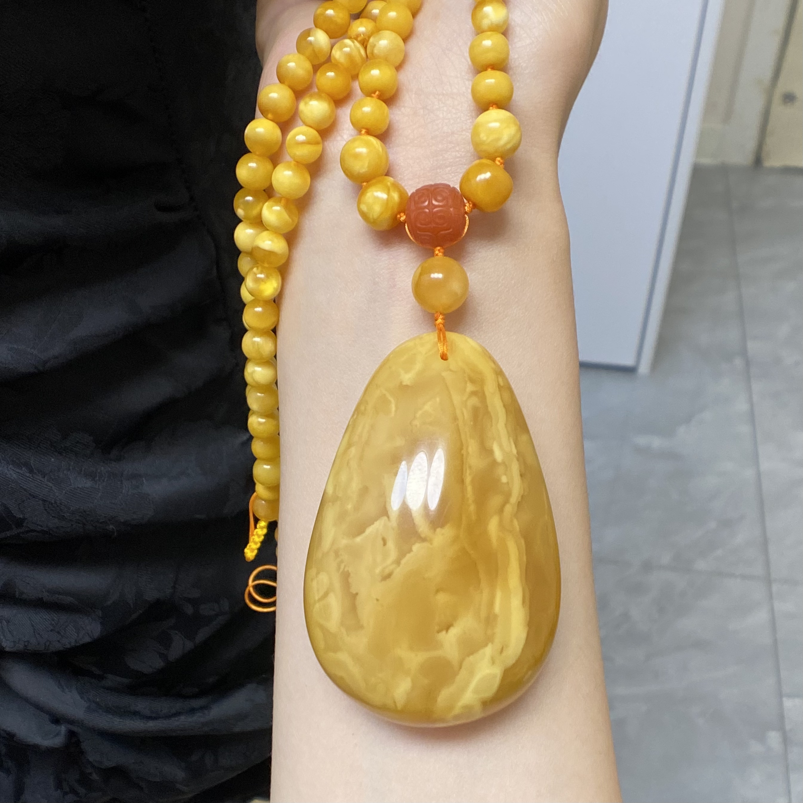 『顺亿天然蜜蜡』瓷白老花蜡水滴吊坠毛衣链时尚女款精美气质